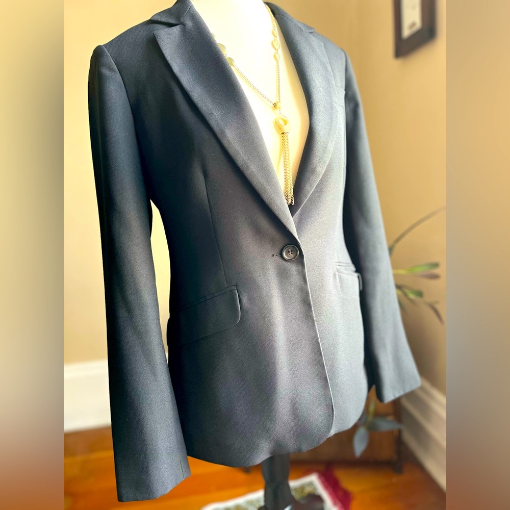 Moda International women’s black suit jacket or blazer- size 6
